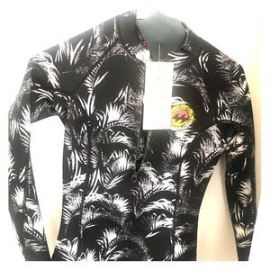 Billabong Women’s wetsuit size 4 with tags